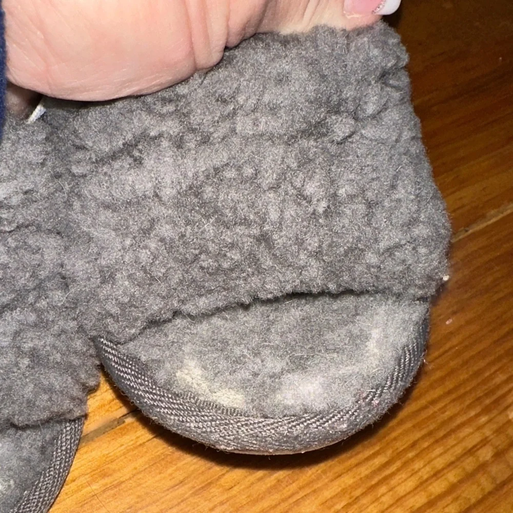 UGG Kids Charcoal Fluffy Slippers